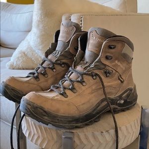 Lowa Renegade GTX Hiking Boots